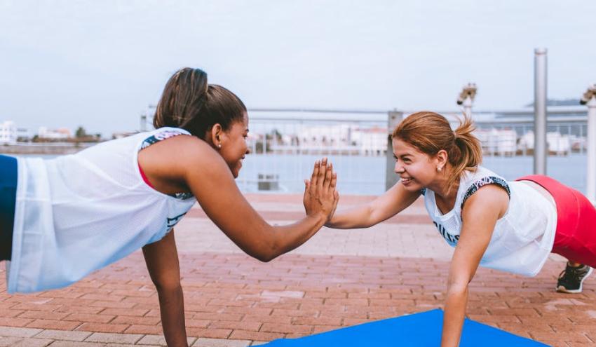 Exercising with friends weight loss motivation